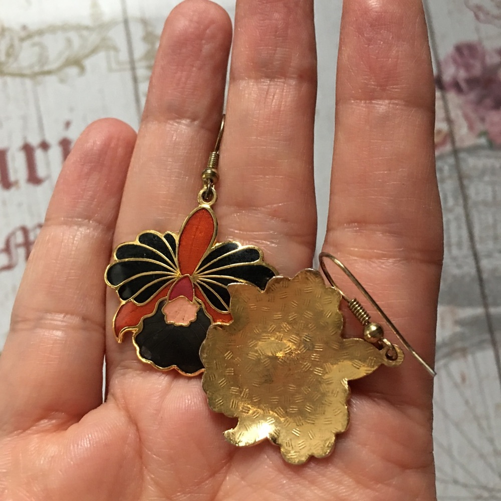 Cloisonné gold plated orchid earrings - Picture 3 of 6